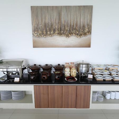 The Azana Hotel Airport Semarang Kültér fotó