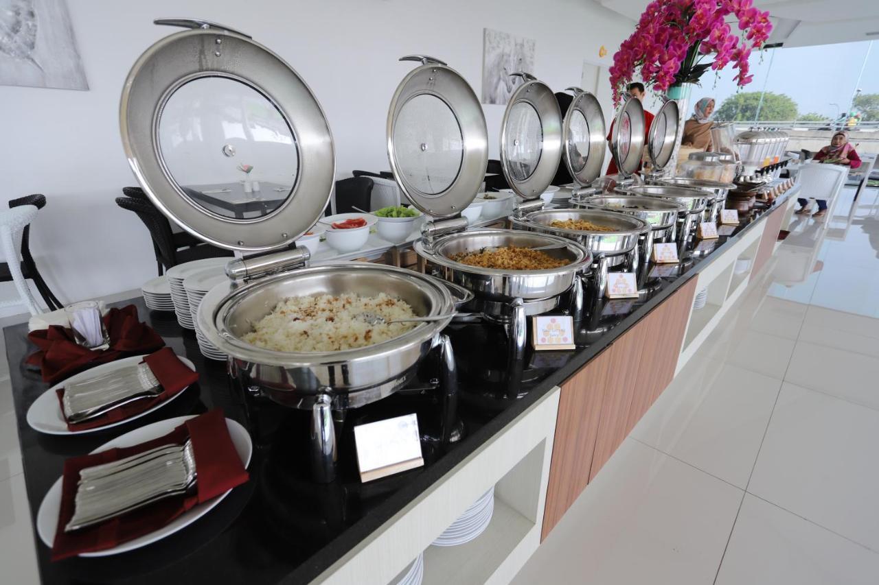 The Azana Hotel Airport Semarang Kültér fotó