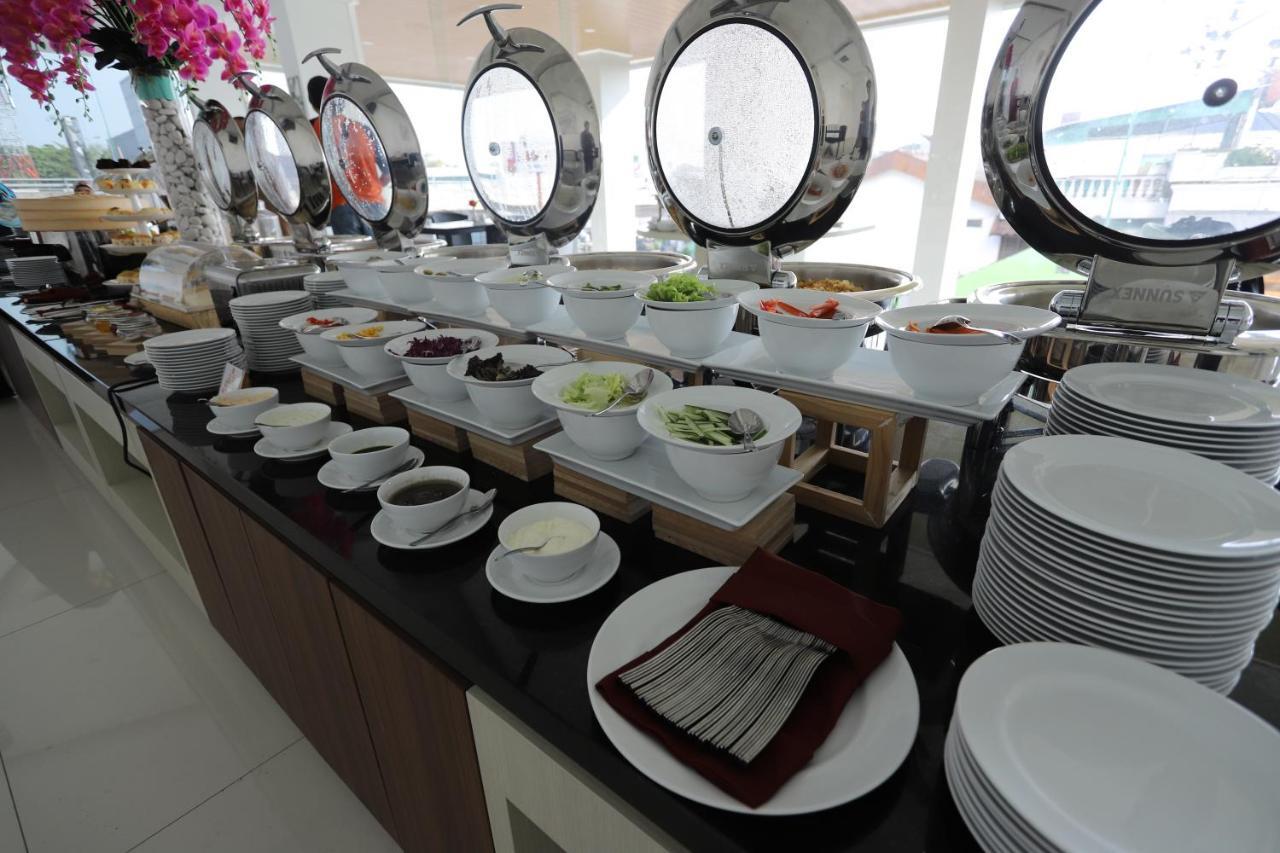 The Azana Hotel Airport Semarang Kültér fotó