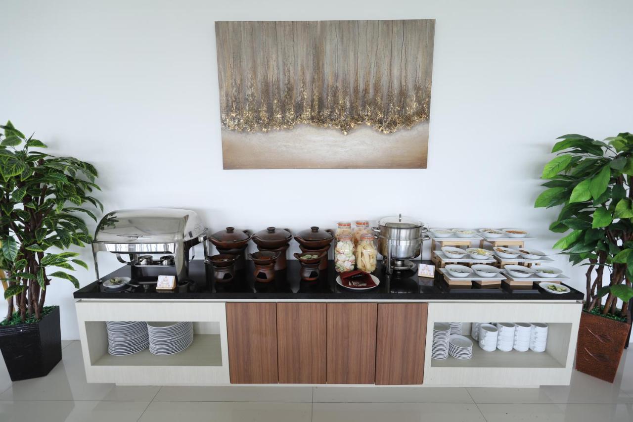 The Azana Hotel Airport Semarang Kültér fotó